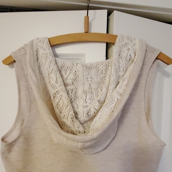 Top with hood - Picture 2 of 2